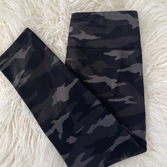 Athlete Girl "Leggings/tights in Chit Chat Capri camo black" NWOT - Picture 3 of 6